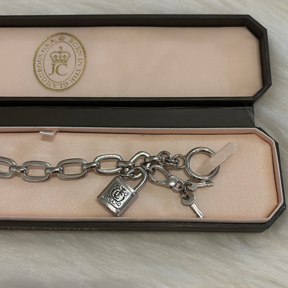 🩷PRICE IS FIRM🩷Juicy Couture Silver Lock And Key Charm Bracelet - Picture 7 of 8